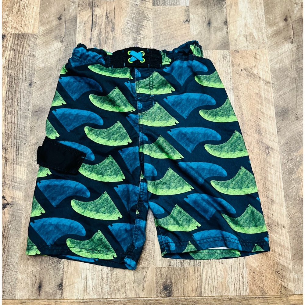 Cherokee size L swimming trunks